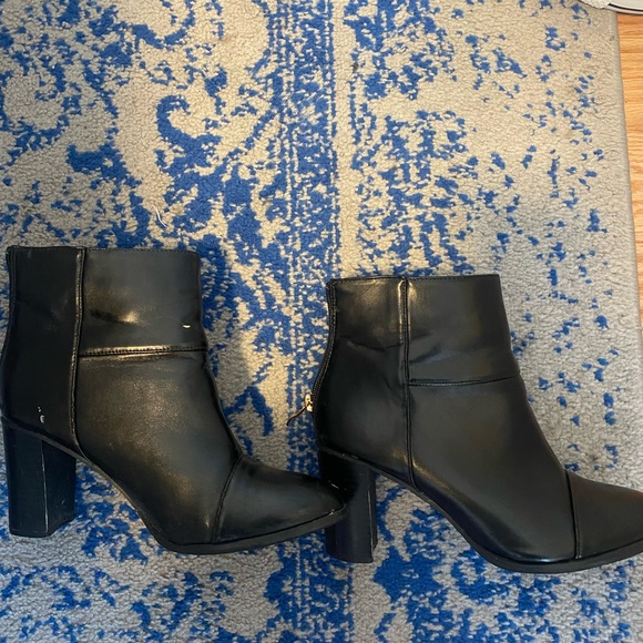 Black booties - Picture 1 of 5